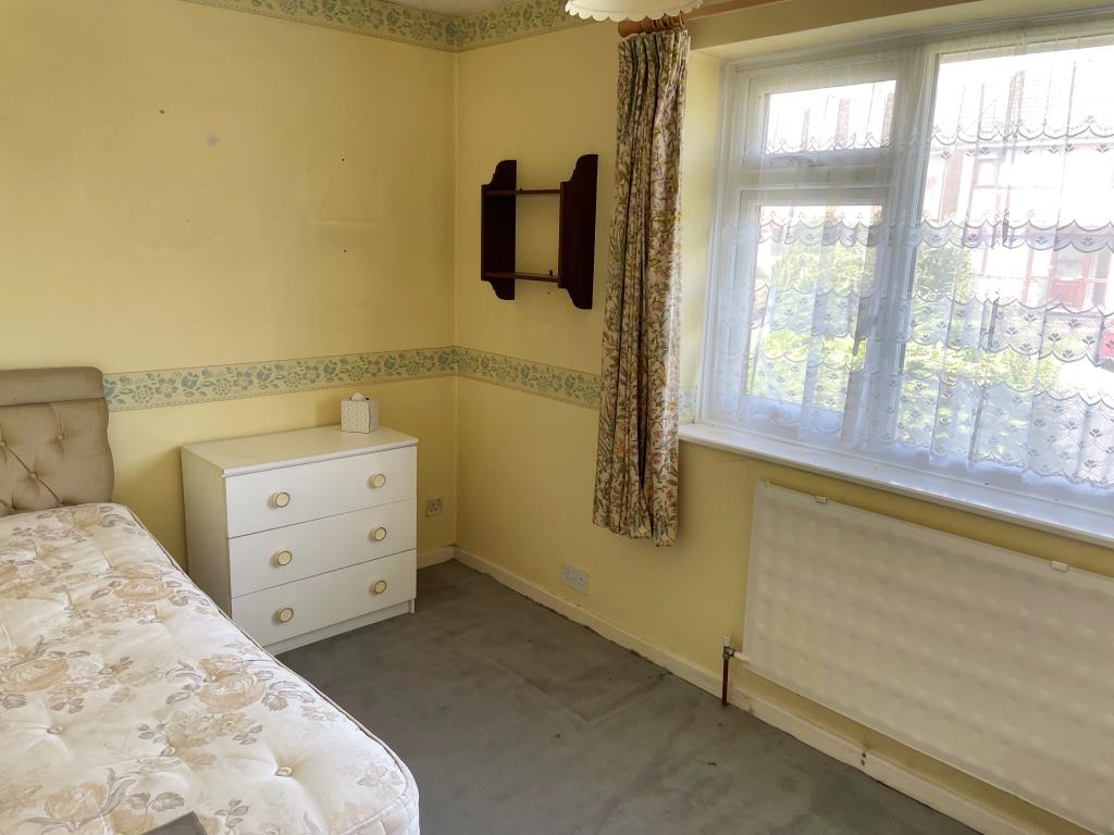 Lot: 128 - DETACHED HOUSE FOR REFURBISHMENT - Bedroom 2 to the front